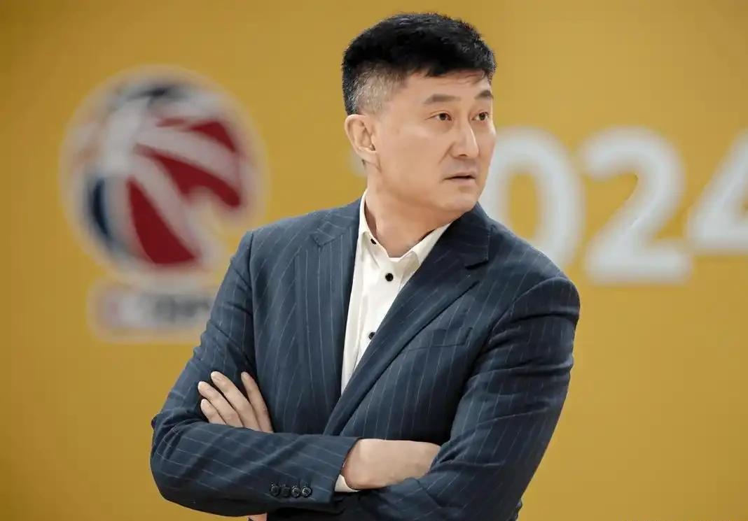 广东男篮官宣：杜锋朱芳雨重回宏远，二人分工大变，球迷欢呼不已